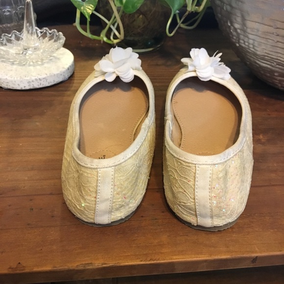 Girls size 1, sparkle sequined and flower flats - Picture 6 of 8